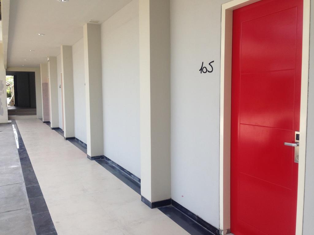 Rumah Cassa Guest House Surabaya Exterior foto