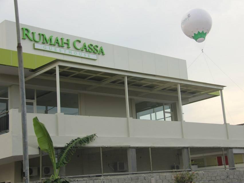 Rumah Cassa Guest House Surabaya Exterior foto