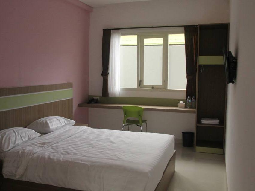 Rumah Cassa Guest House Surabaya Exterior foto
